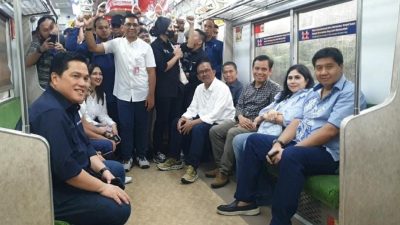 Erick Thohir dan Maruarar Sirait Naik KRL Sambil Memeriksa Kekayaan BUMN: Ekonomi Okezone