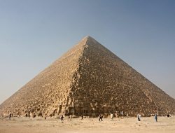 Rahasia Piramida Giza: Terungkap Lebih dari 4 Sisi!