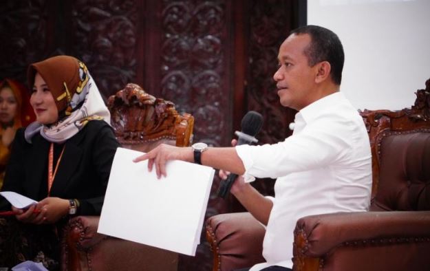 Kontroversi Penembakan Polisi oleh Polisi dalam Kasus Tambang Ilegal, Bahlil Angkat Bicara : Ekonomi Okezone