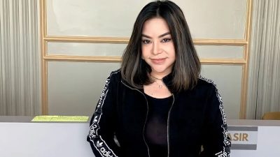 Anak dengan Gangguan Kecemasan, Tangis Anisa Bahar Memecah : Okezone Selebriti