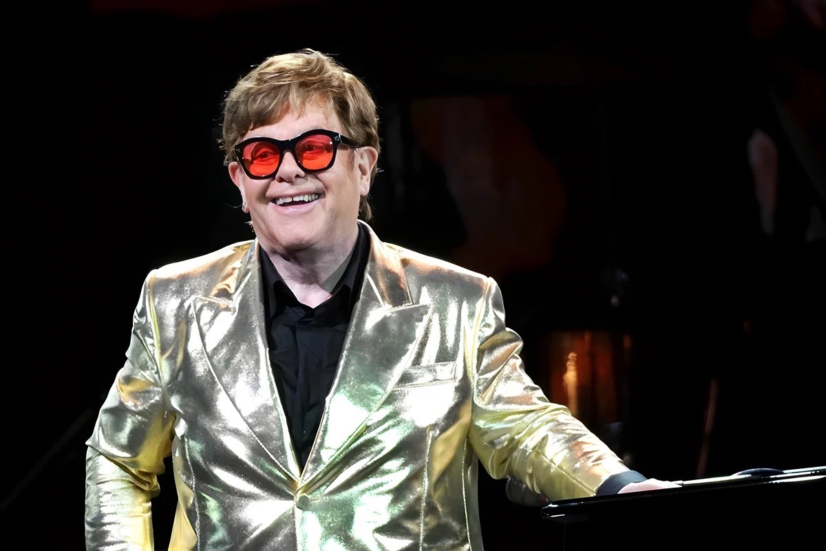 Elton John Mengalami Kebutaan Akibat Infeksi Mata : Okezone Selebriti