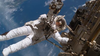 Astronot China Pecahkan Rekor dengan Spacewalk Selama 9 Jam