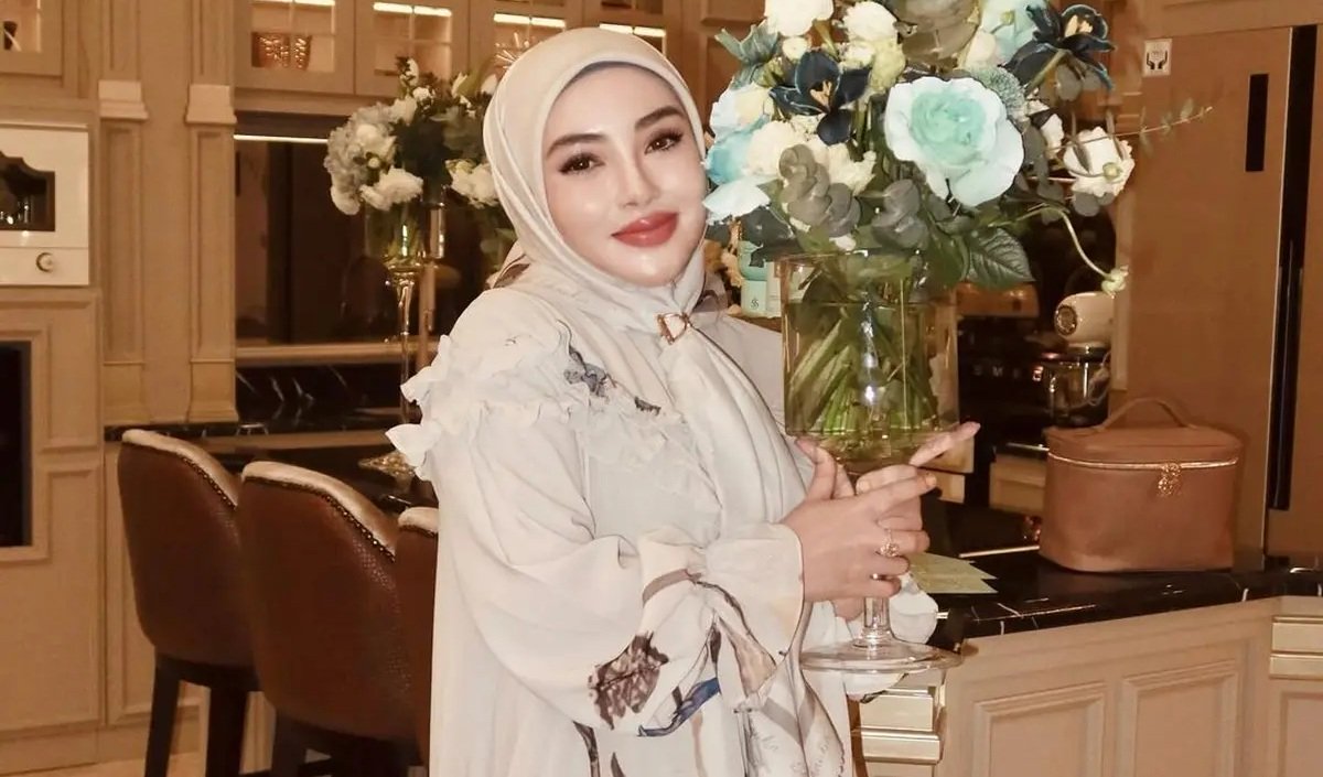 Shella Saukia Meminta Maaf Setelah Dituduh Membiayai Umrah Isa Zega: Okezone Selebriti