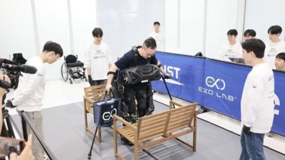 Peneliti Korea Selatan Ciptakan Eksoskeleton Iron Man untuk Penderita Paraplegia