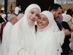 Alyssa Daguise Berbagi Kisah Haru dari Perjalanan Umrah Pertamanya