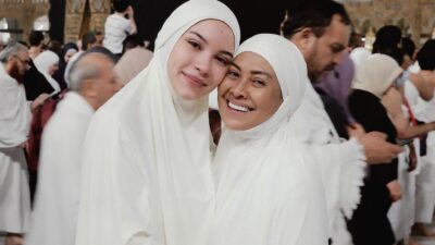 Alyssa Daguise Berbagi Kisah Haru dari Perjalanan Umrah Pertamanya