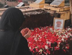 Ziarah Angelina Sondakh ke Makam Qomar: Sambut Mas Adjie dan Abah dengan Hangat