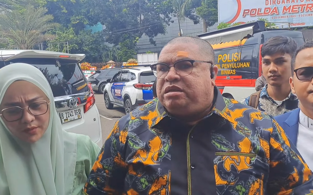 Luka di Kening Razman Nasution Setelah Diserang Nikita Mirzani