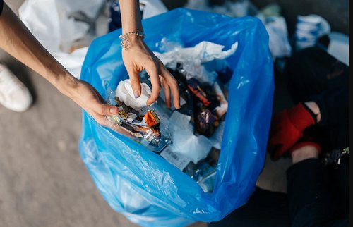 Menuju Indonesia Bebas Sampah Plastik pada 2030: Misi yang Mungkin?