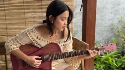 Unik! Aruma Membuat Gitar dari Rotan – Okezone Selebriti