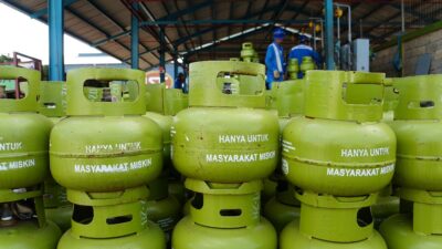 Kelangkaan Gas LPG 3 Kg, Masyarakat Berbondong-bondong Membeli? : Okezone Ekonomi