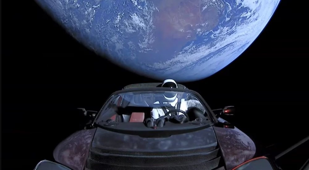 Perjalanan Panjang Tesla Roadster Elon Musk di Luar Angkasa: Dari Geger Asteroid hingga Bertahun-tahun Berkelana